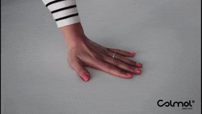 gif-mao-tocar-sobre-colchao-viscoelastica-colmol